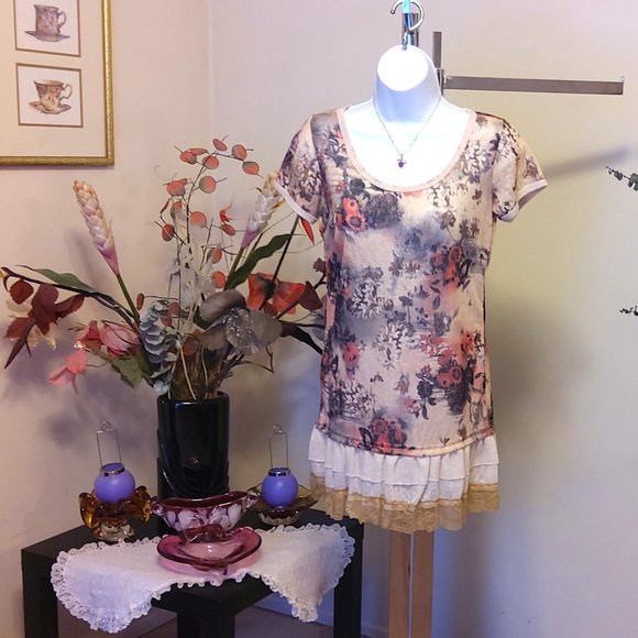 NWT Women’s Chic Beautiful Floral Printed Short Sleeve Scoop Neck Blouse Top - Picture 4 of 5